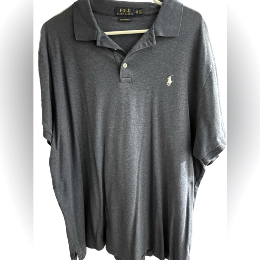 Polo shirt. Hardly worn, in great condition